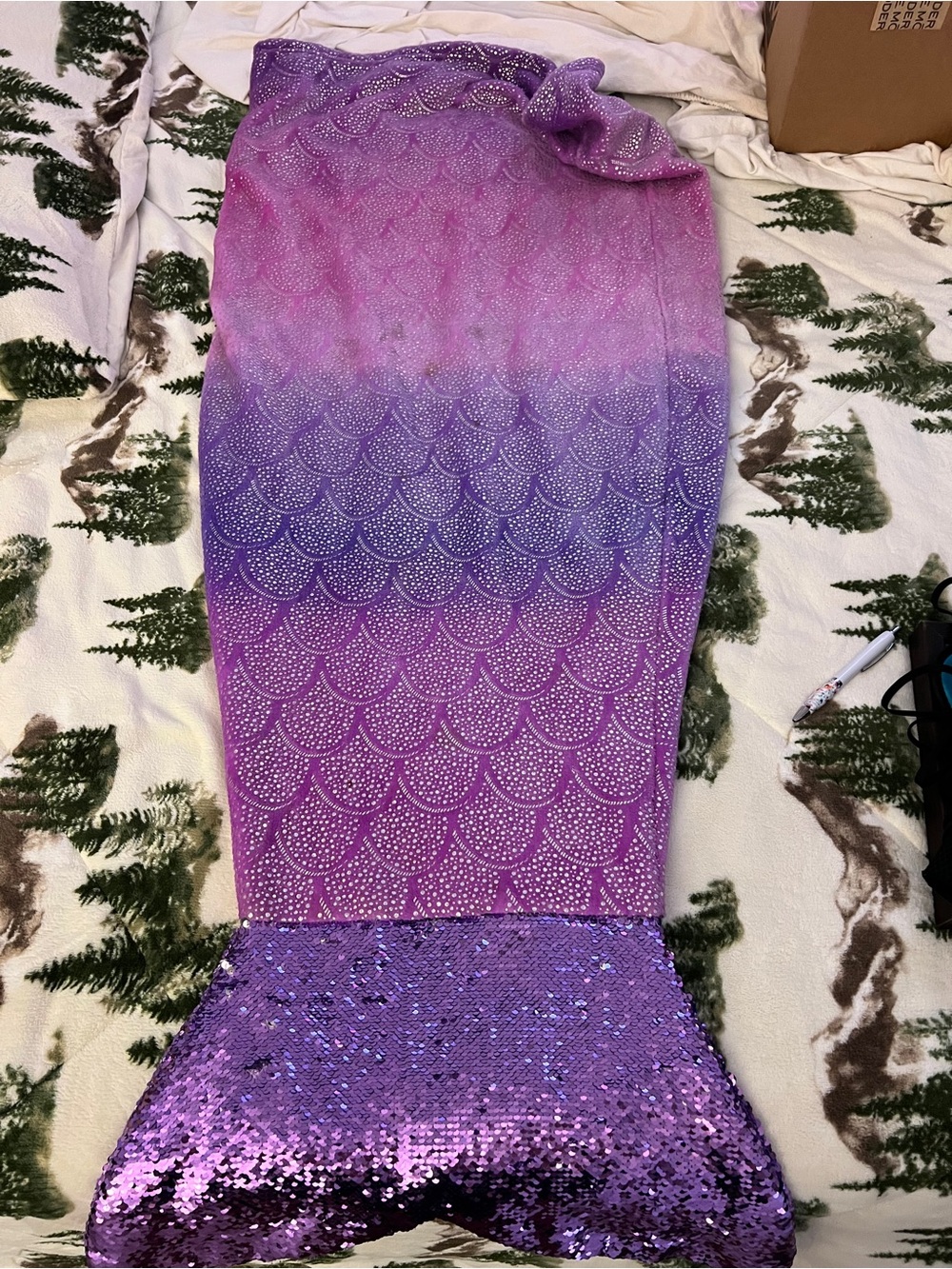 Purple Mermaid Tail Blanket - Sparkle Sequin Fin